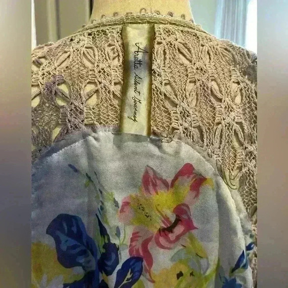 Aratta Silent Journey by Anthropologie Kimono Crotchet with Floral Detail Size M - Picture 2 of 7
